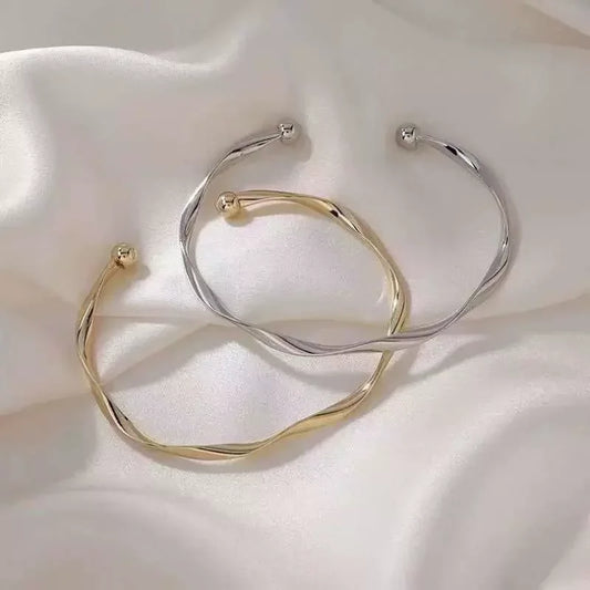 Elegant Twist Bracelet