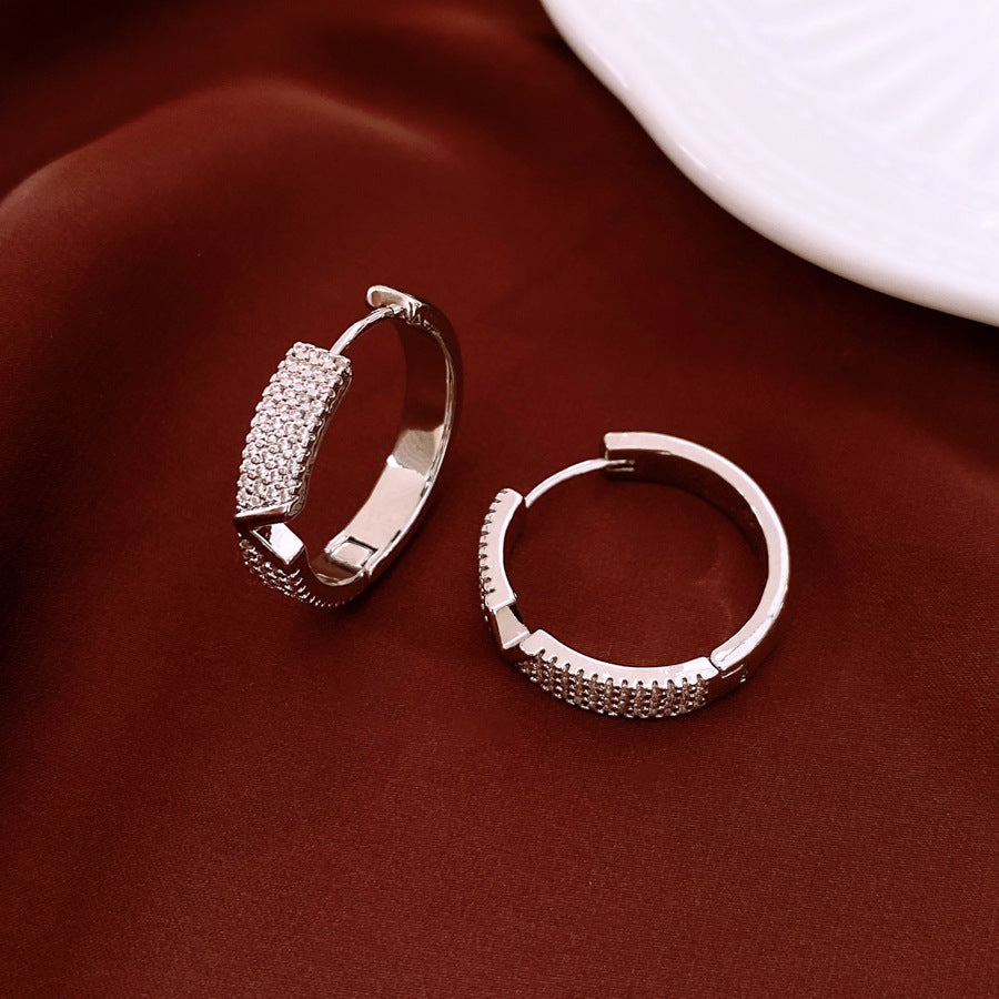 Versatile Letter Round Ear Clip